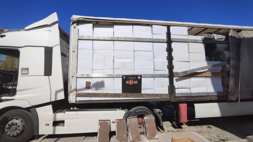 Afyonkarahisar'da kaçakçılık  6 milyon makaron ele geçirildi