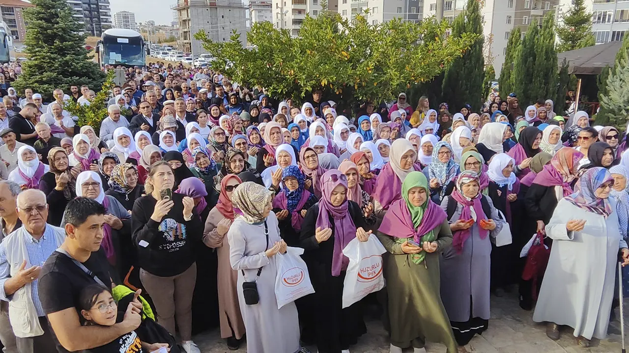 Uşak'tan Kutsal Topraklara Dualarla Uğurlandılar