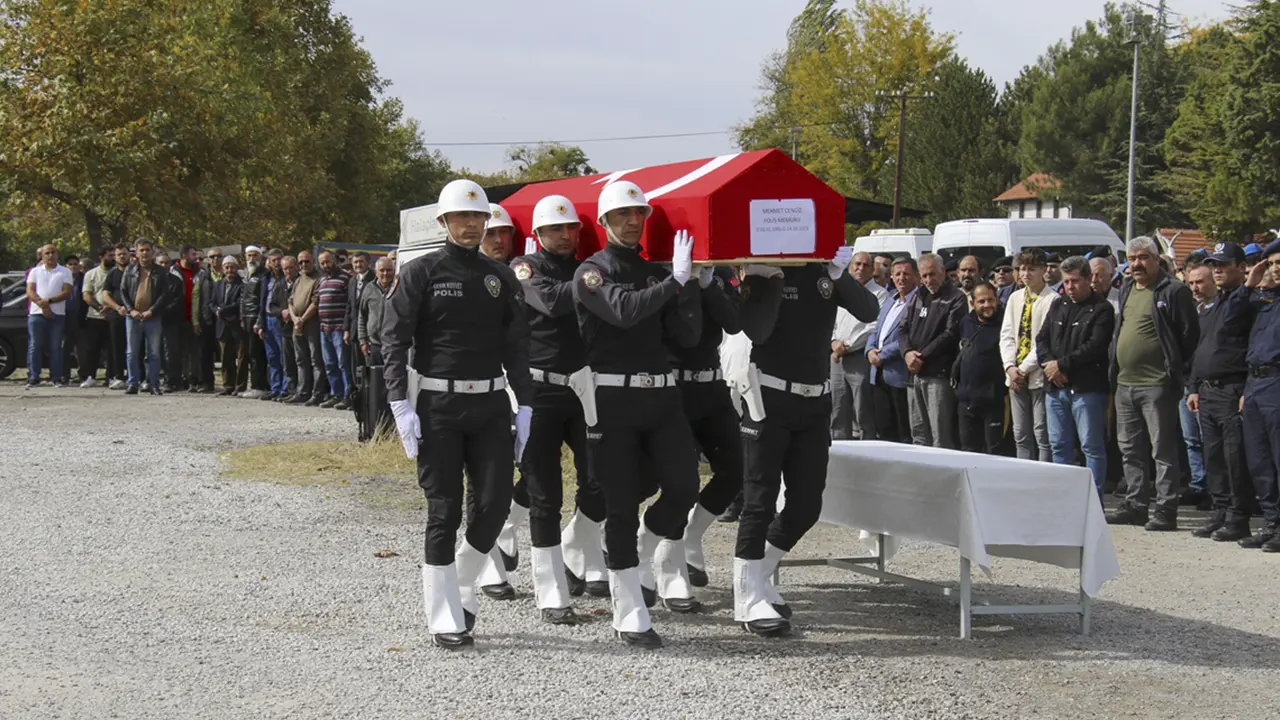 Polis memuru Mehmet Cengiz Uşak'ta son yolculuğuna uğurlandı