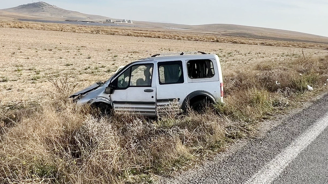 Ticari Araç Şarampole Uçtu, 1 Kişi Hayatını Kaybetti