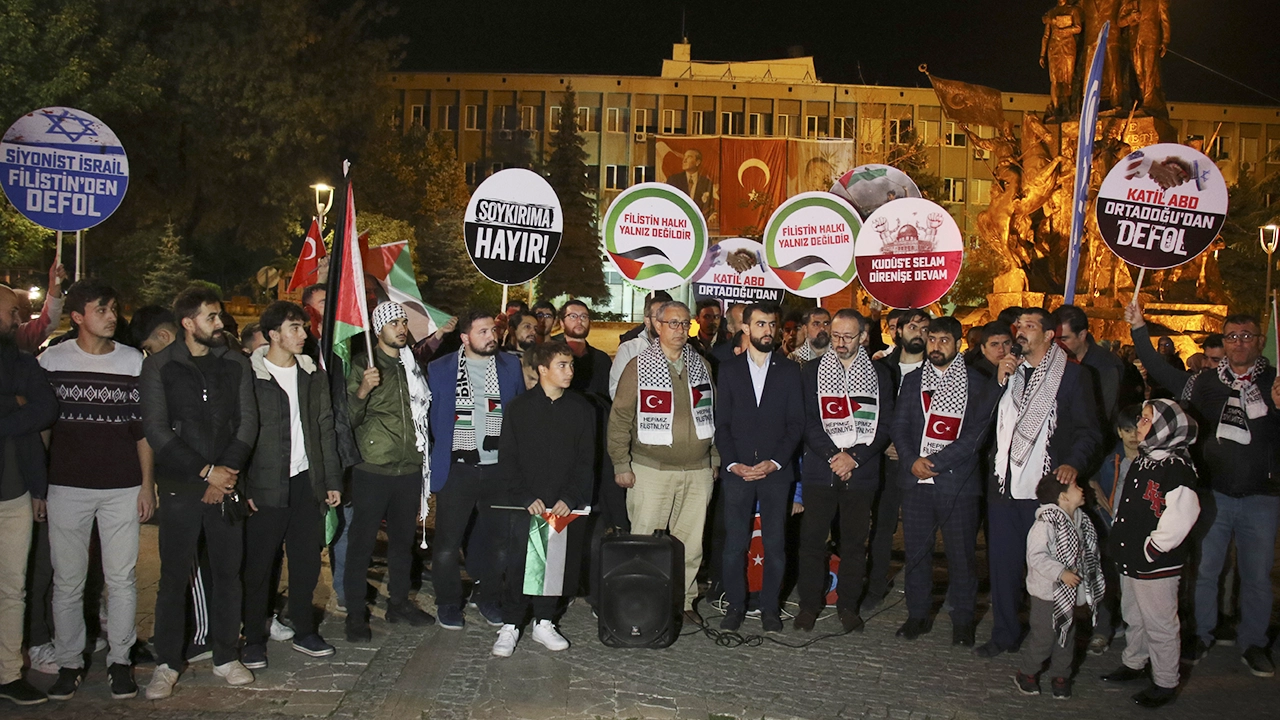 İsrail'in Abluka Altındaki Gazze'ye Saldırıları Uşak'ta Protesto Edildi