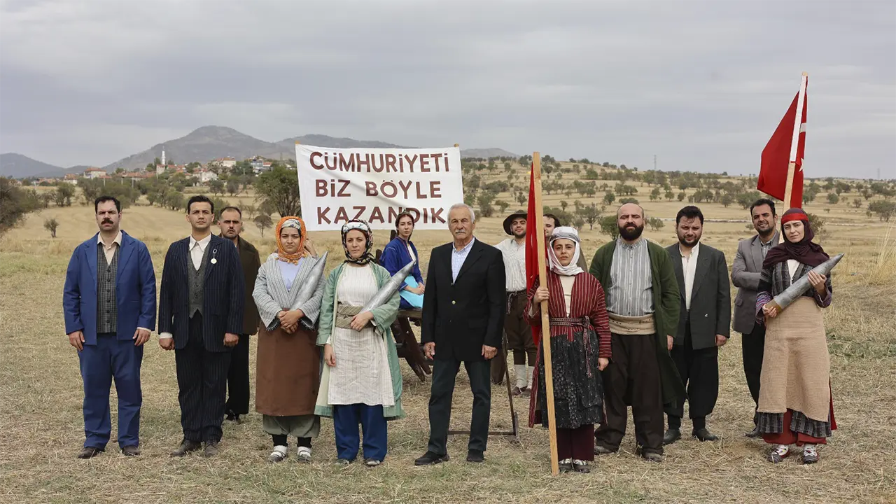 Uşak'ta Hafızalara Kazınan O Fotoğraf Karesi 90 yıl Sonra Tekrar Çekildi
