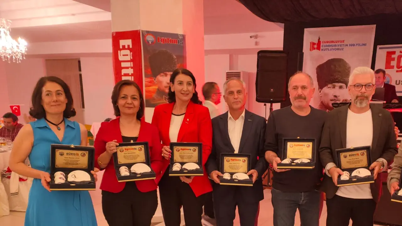 Eğitim-İş Uşak Cumhuriyet balosu düzenlendi
