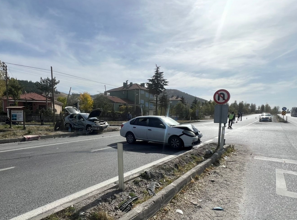 Afyonkarahisar'da kaza 2 çocuk ve çok sayıda yaralı var