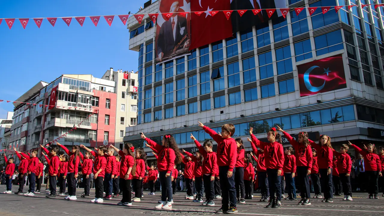 Türkiye'nin her yerinden  Cumhuriyet'in 100. yıl dönümü kutlamaları