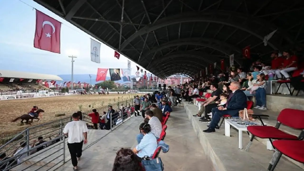 Uşaklı Ciritçiler ve Okçular Denizli'de İhtişamlı Gösterilere İmza Attı