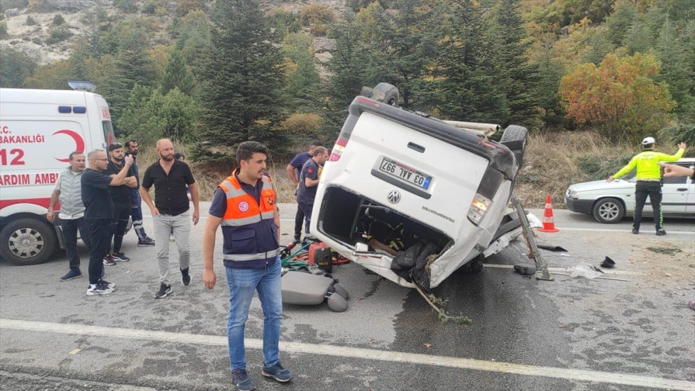 Kütahya'da devrilen minibüsün sürücüsü Bekir Işık öldü