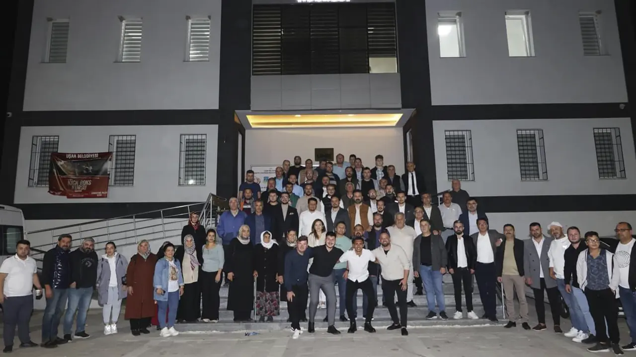 Uşak Ak Parti'den Miting Gibi Mahalle Buluşması