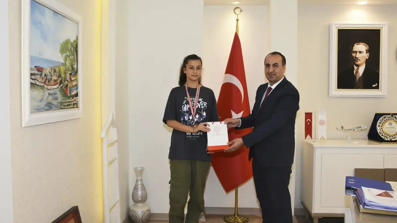 Uşak'lı Taekwondo'cu Nisa Ay'dan Büyük Başarı
