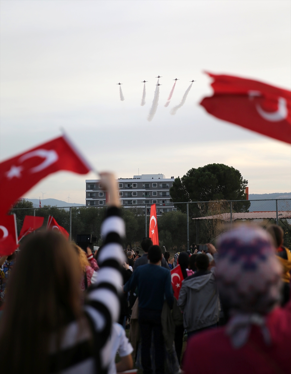 Türk Yıldızları, Manisa'da şov yaptı
