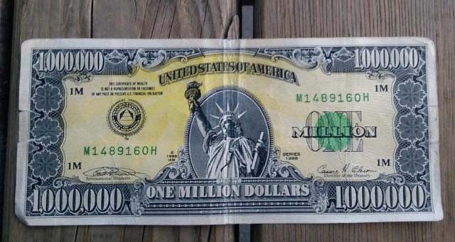 Uşak'ta 1 milyon dolarlık banknot ele geçirildi