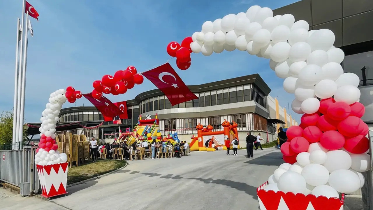 Uşak'lı Ağaoğlu Tekstil'de Muhteşem Görüntüler, Cumhuriyet'in 100. Yılı Kutlandı