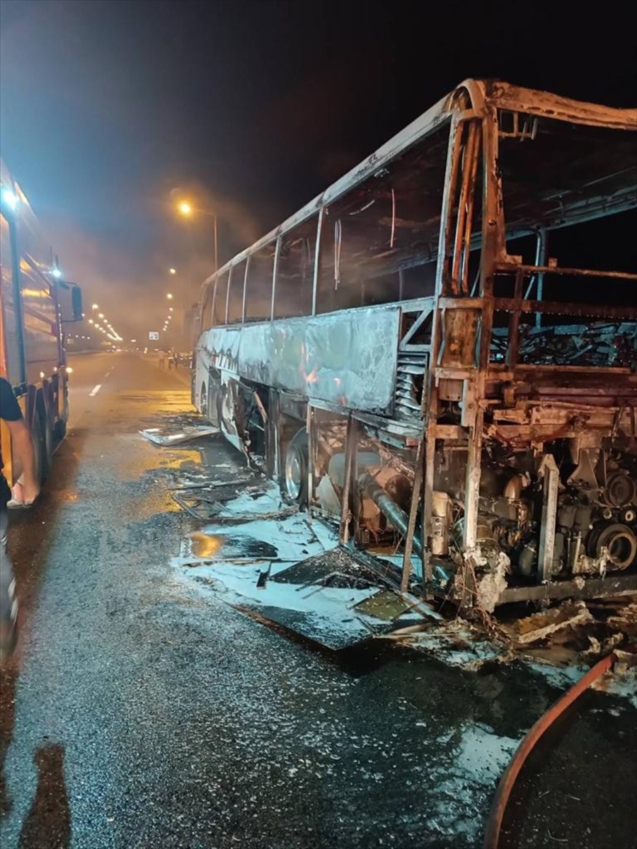 Aydın'da yolcu otobüsü seyir halindeyken küle döndü