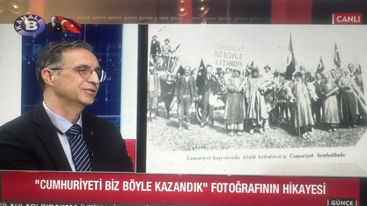 Uşak’ta Çekilen ‘Cumhuriyeti Biz Böyle Kazandık’ Fotoğrafının İlginç Hikayesi
