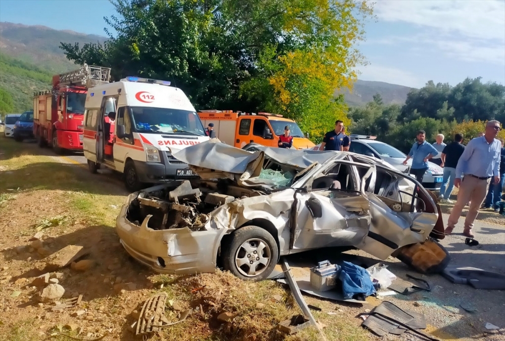 Aydın'da otomobil  uçuruma devrildi. Çok sayıda yarılı var