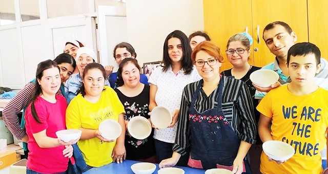 Uşak belediyesinde engellilerle sanata dokunuş