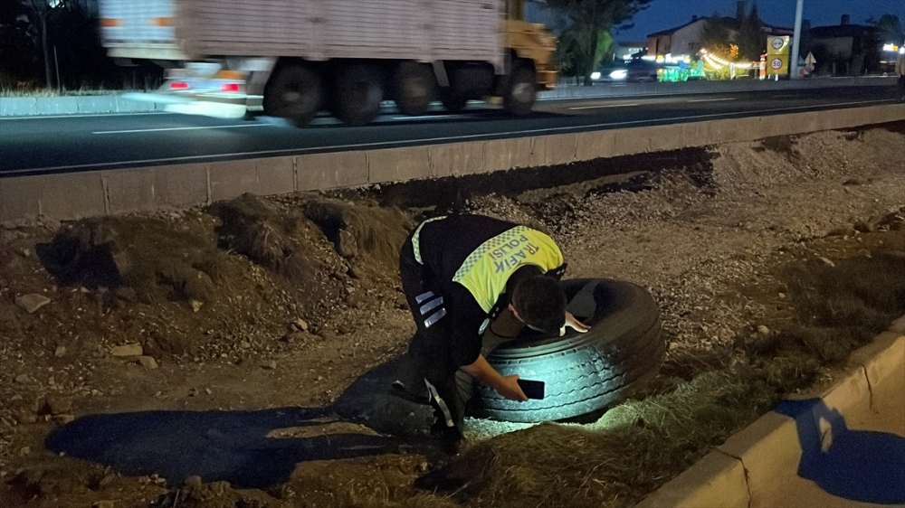 Kütahya Tırın tekerleği koptu yolda bekleyen kadın ağır yaralandı