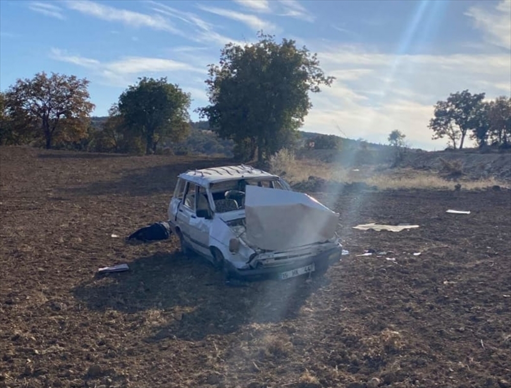 Afyonkarahisar'da kaza 1 kişi öldü 2 çocuk yaralandı