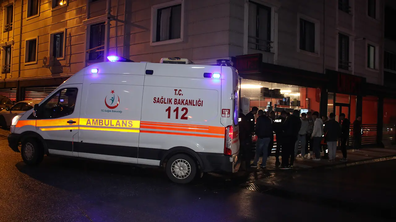 Uşak'ta Bıçaklı Kavga Kanlı Bitti: 3 Yaralı, 1'inin Durumu Ağır