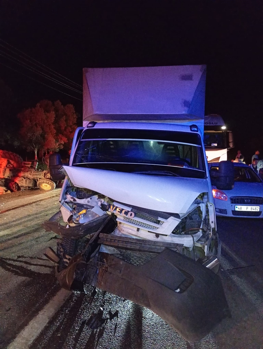 Aydın Çine'de Zincirleme Trafik Kazası: 3 yaralı