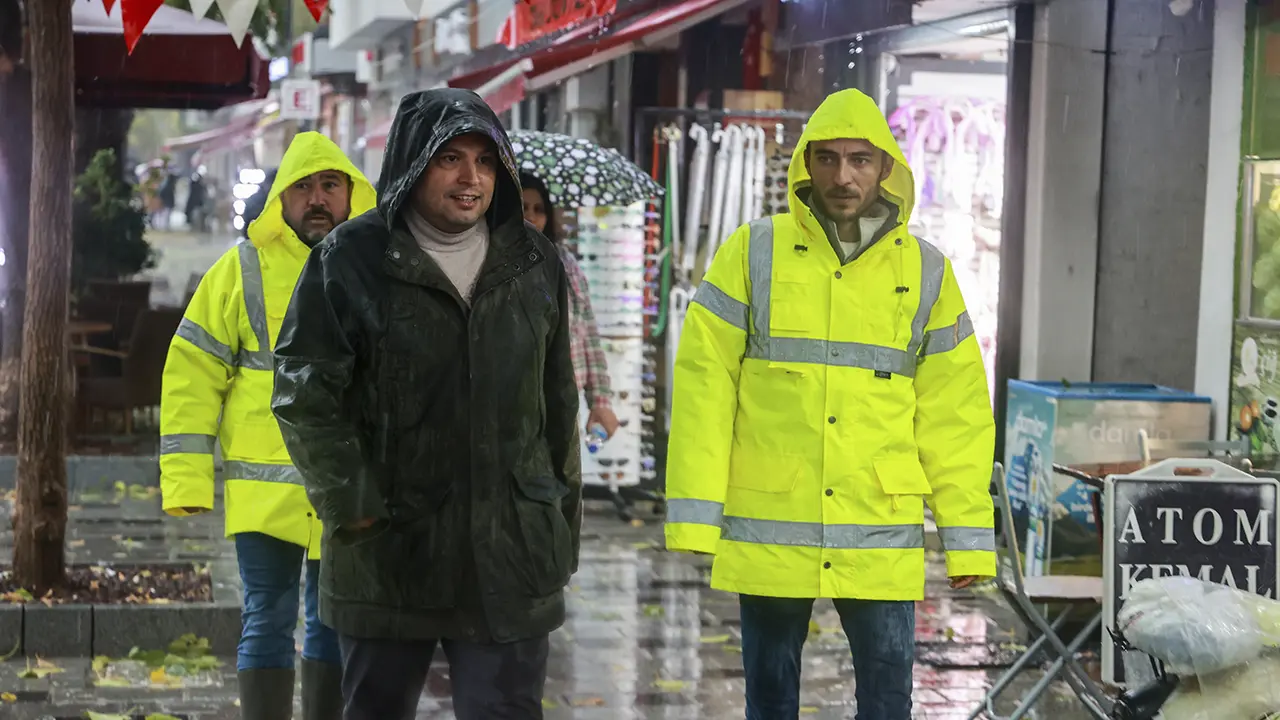 Başkan Mehmet Çakın, Yağmurda Uşak Sokaklarını Teftiş Etti!
