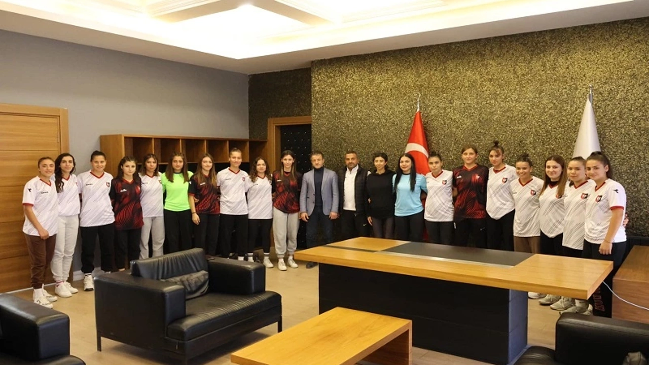 Uşak'ın Kadın Futbol Takımı, 2. Lig Sezonuna Hazır