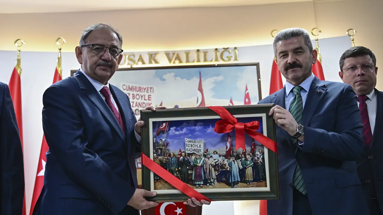 Bakan Özhaseki, Uşak'ta Kentsel Dönüşüm Ofisi Açılış ve İmza Töreninde Konuştu