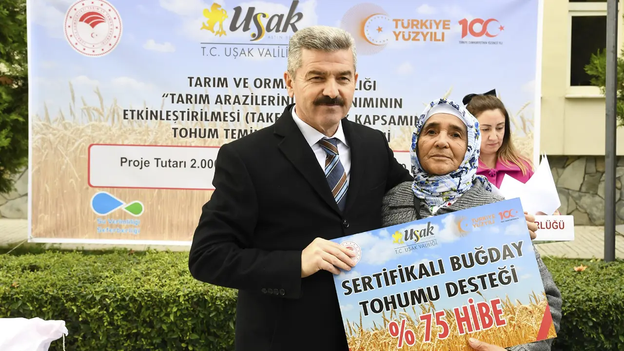 Uşaklı Çiftçilere Bedava Buğday Tohumu Dağıtıldı