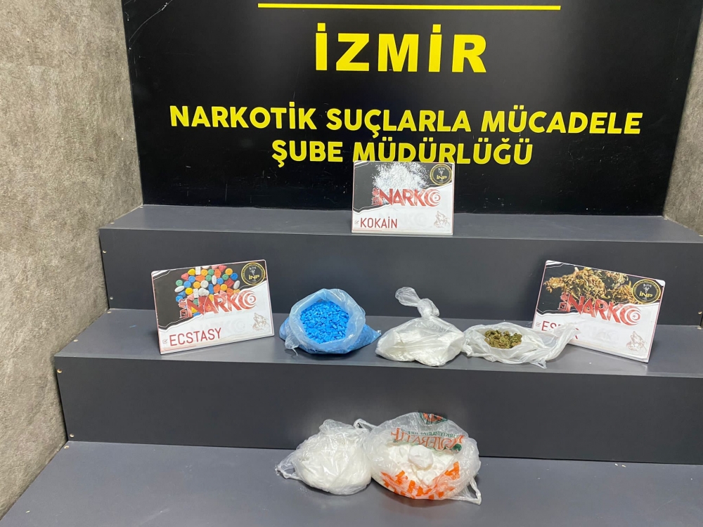 İzmir'de 1,8 kilo kokain ele geçirildi