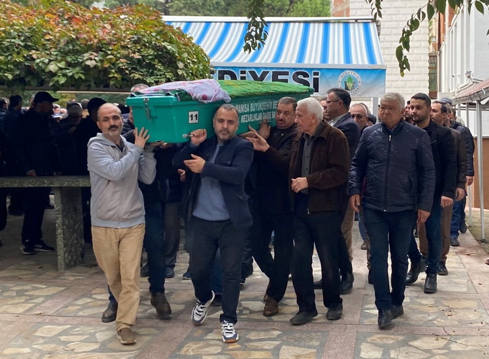 Kansere yenik düşen Alaşehirli öğretmenin cenazesi toprağa verildi