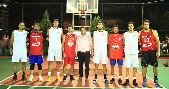 Kurtuluş 3X3 Sokak Basketbolu Turnuvası Sporseverleri Kendilerine Hayran Bıraktı