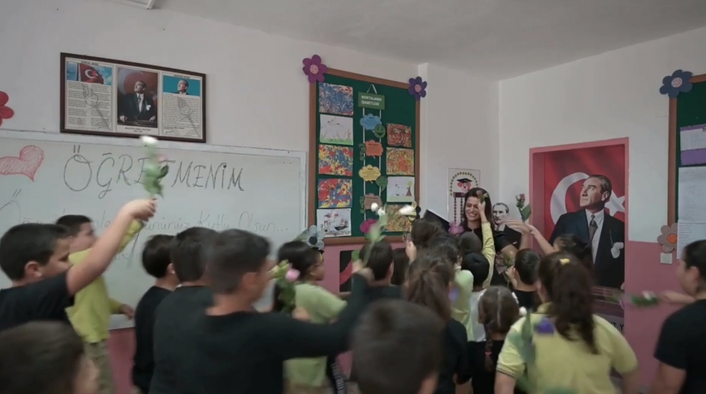 Bodrum'da öğretmenler "Ben Öğretmenim" şarkısına klip çekti