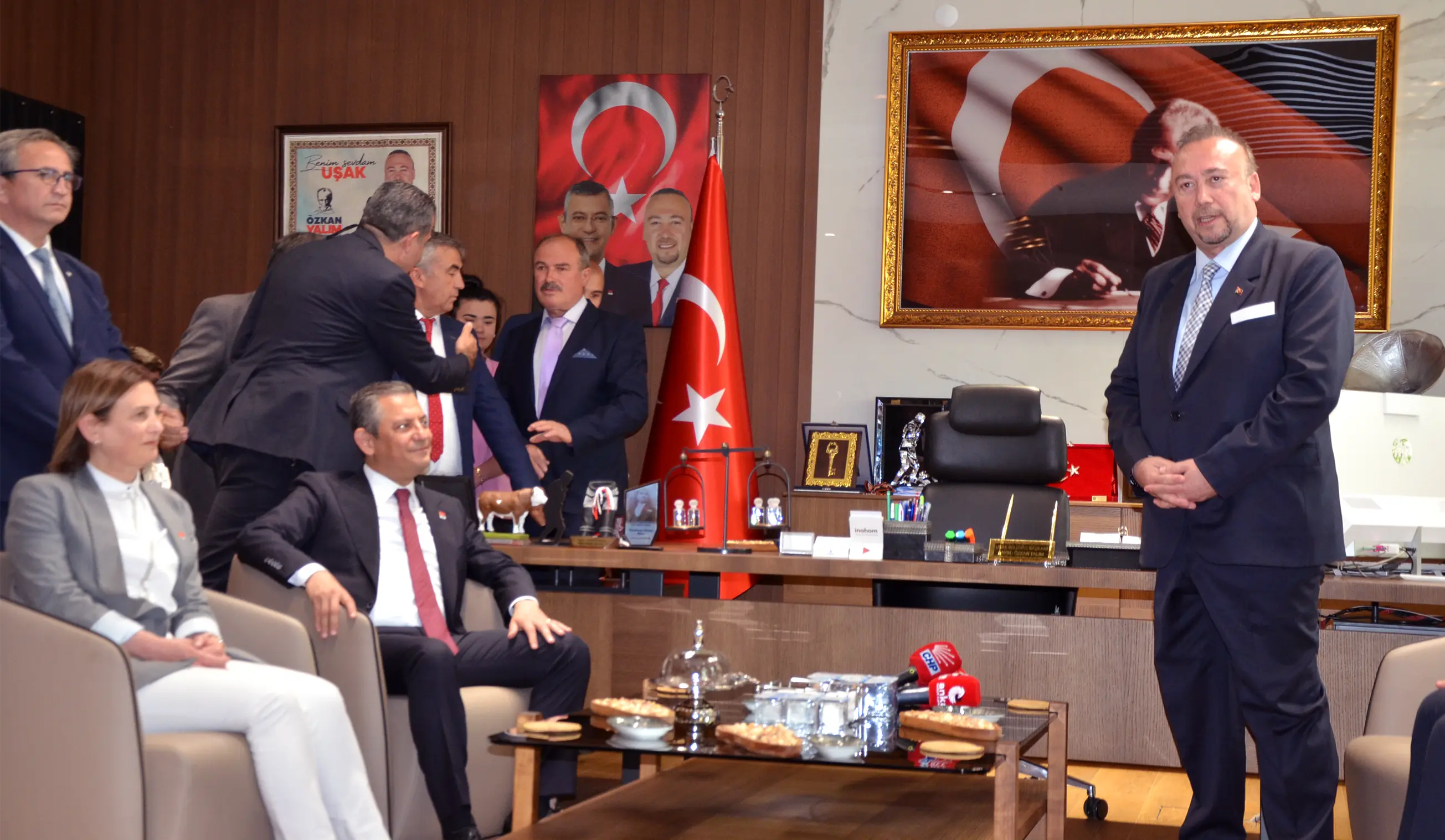 ozgur-ozel-usak-tarhanasi-icti-miting-yapti-3