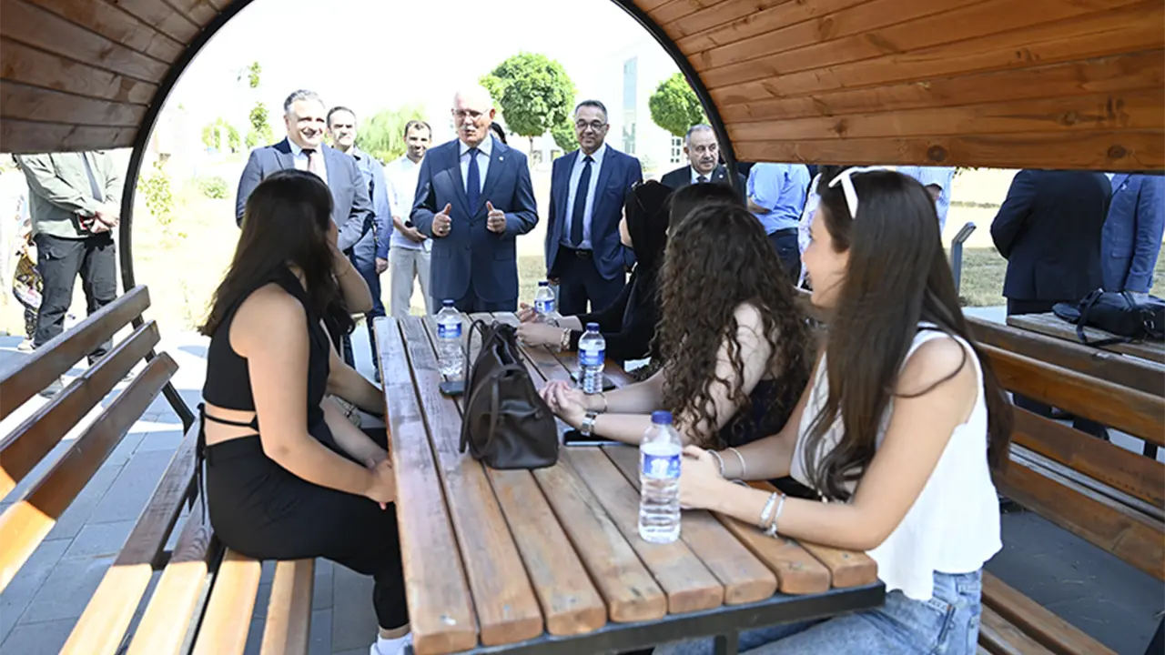 Uşak Üniversitesi Yeni Öğrencileri Karşıladı 1