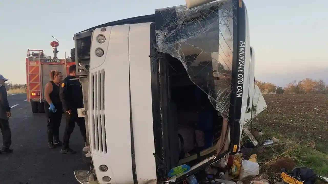 Eşme Servis Devrilme Yaralı2