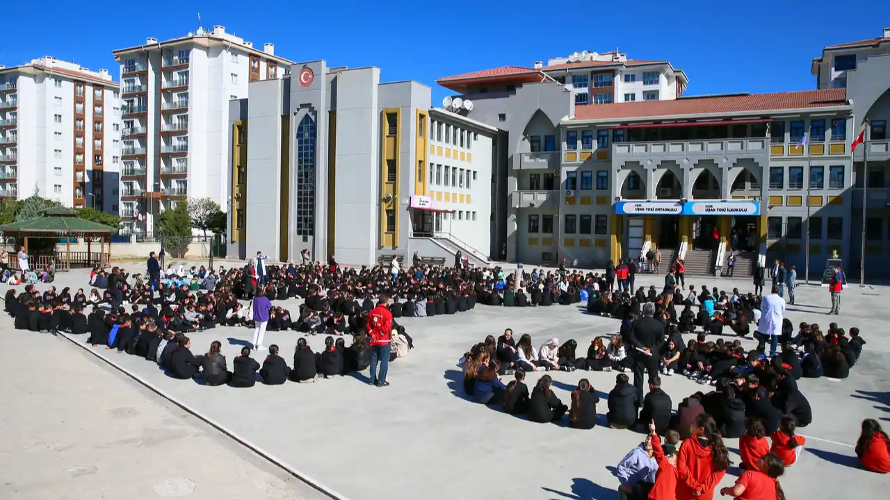 Uşak Okullarda Deprem Tatbikatı 3