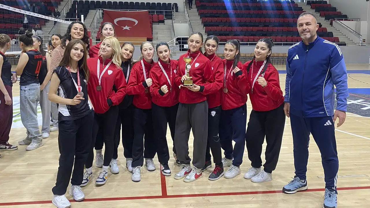usak-necati-ozen-lisesi