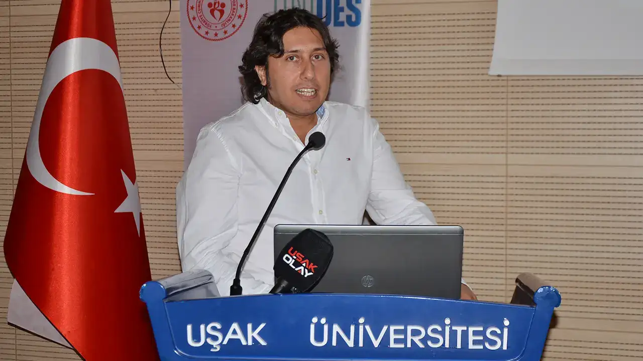 usak-universitesi-deprem-konferans1