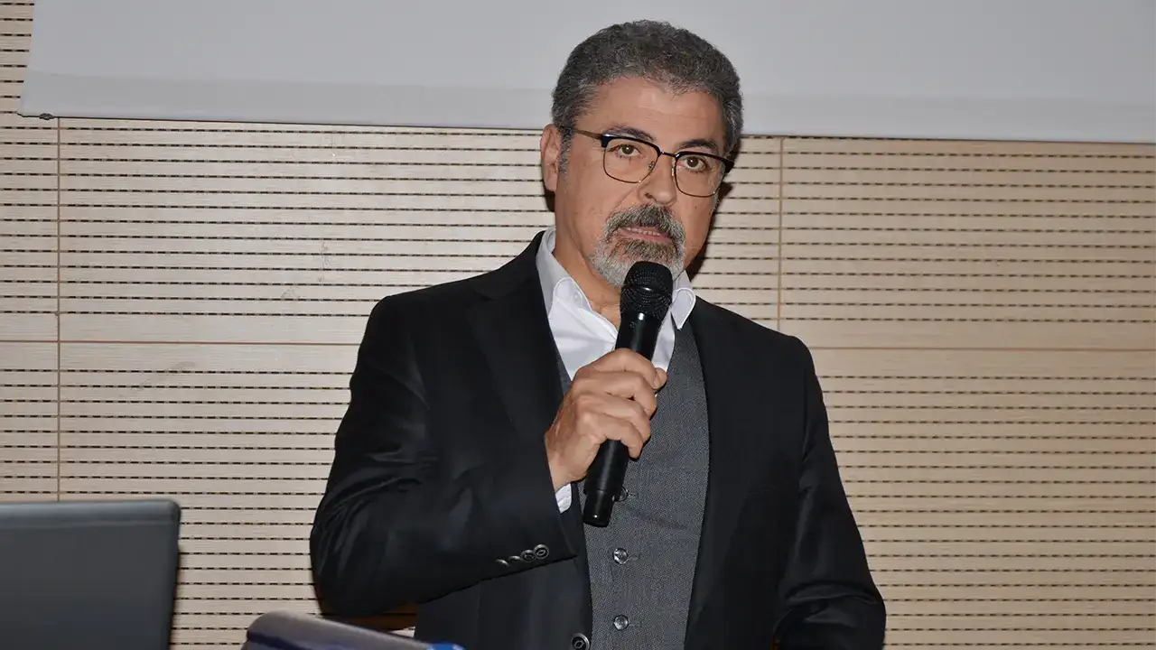usak-universitesi-deprem-konferans2