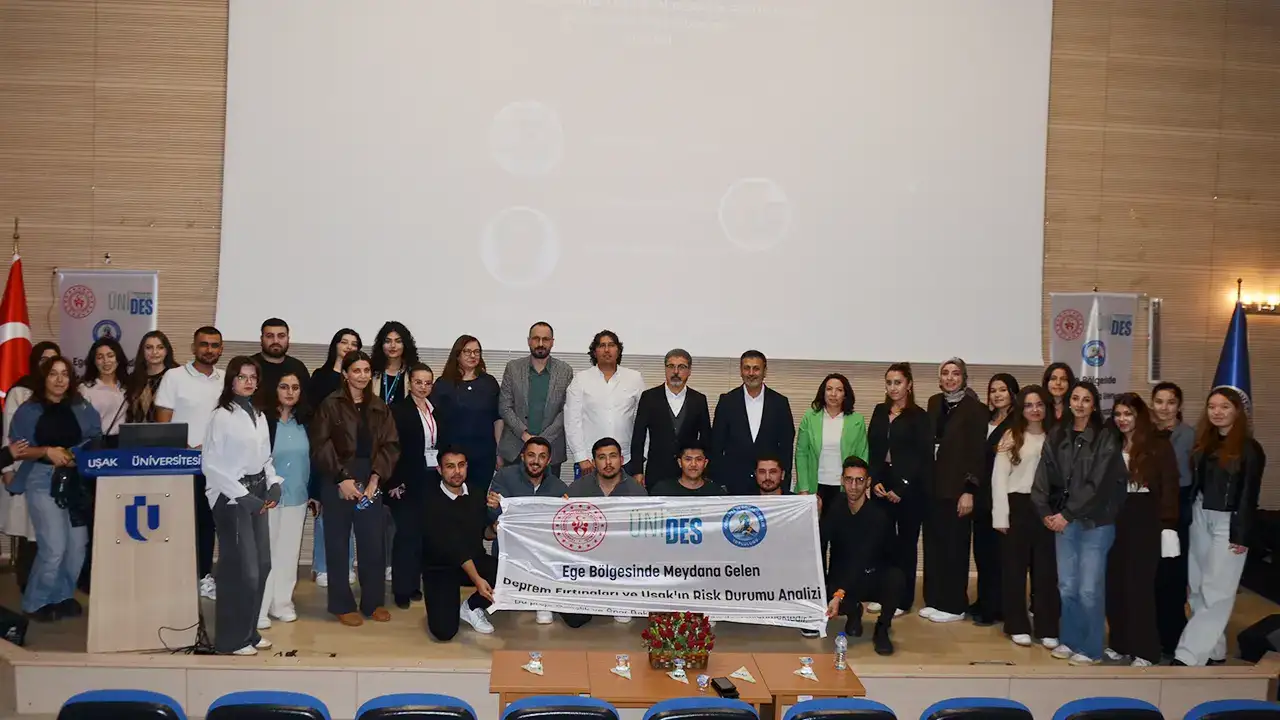 usak-universitesi-deprem-konferans3