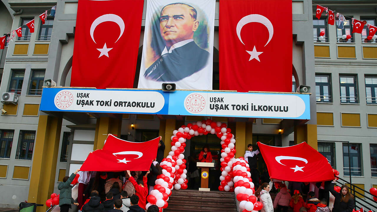 turk-bayragi-okul-baslama