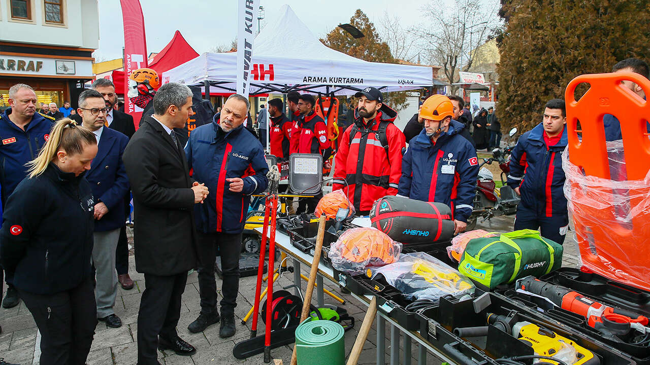 deprem-anma-usak