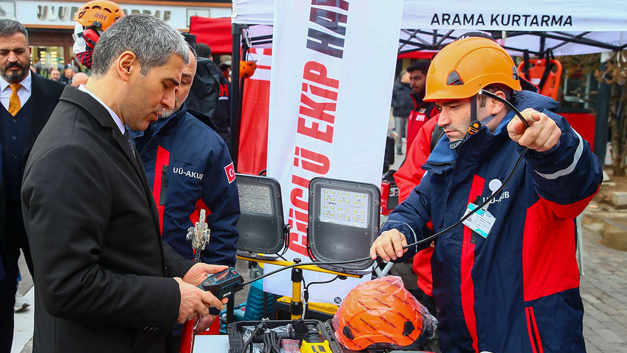 deprem-anma-usak1