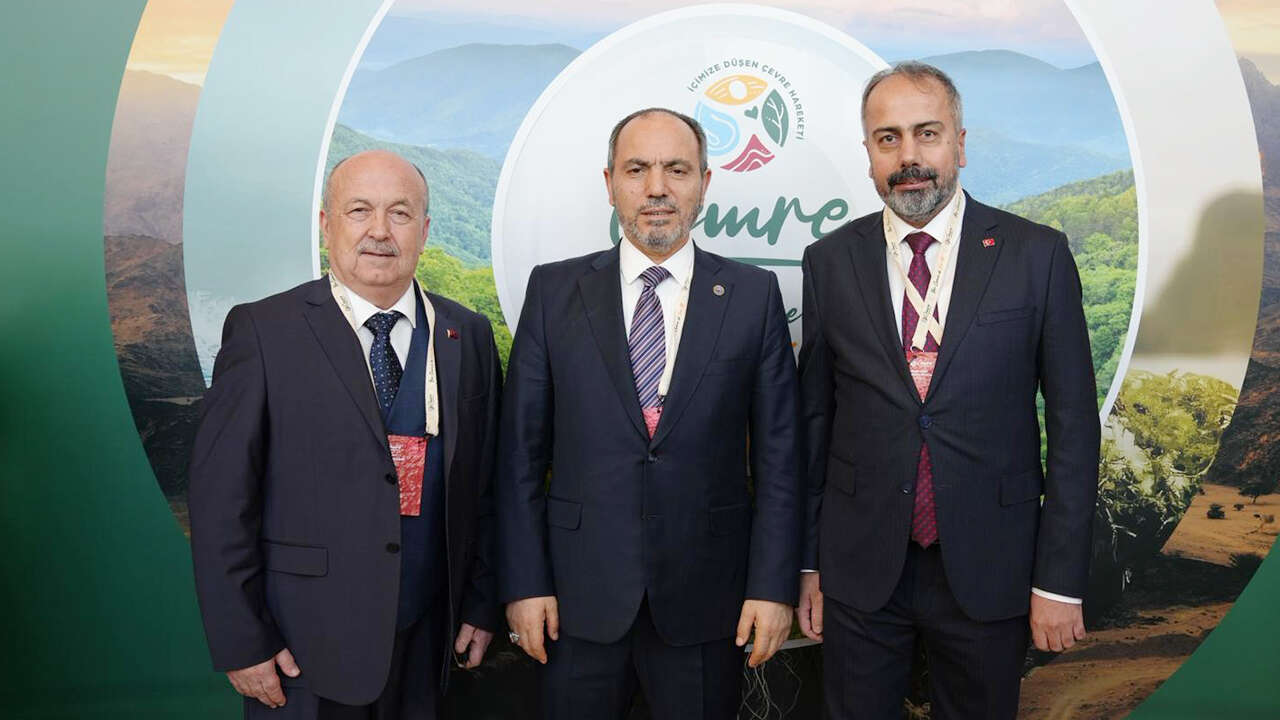cemre-vakfi-toplanti-rektor-demir