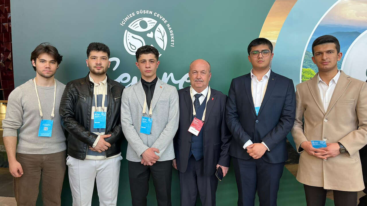 cemre-vakfi-toplanti-rektor-demir1