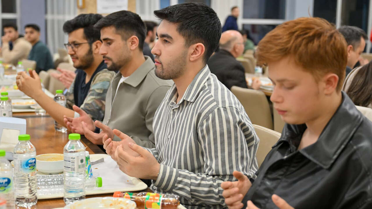 vali-serdar-kartal-ogrenci-iftar1