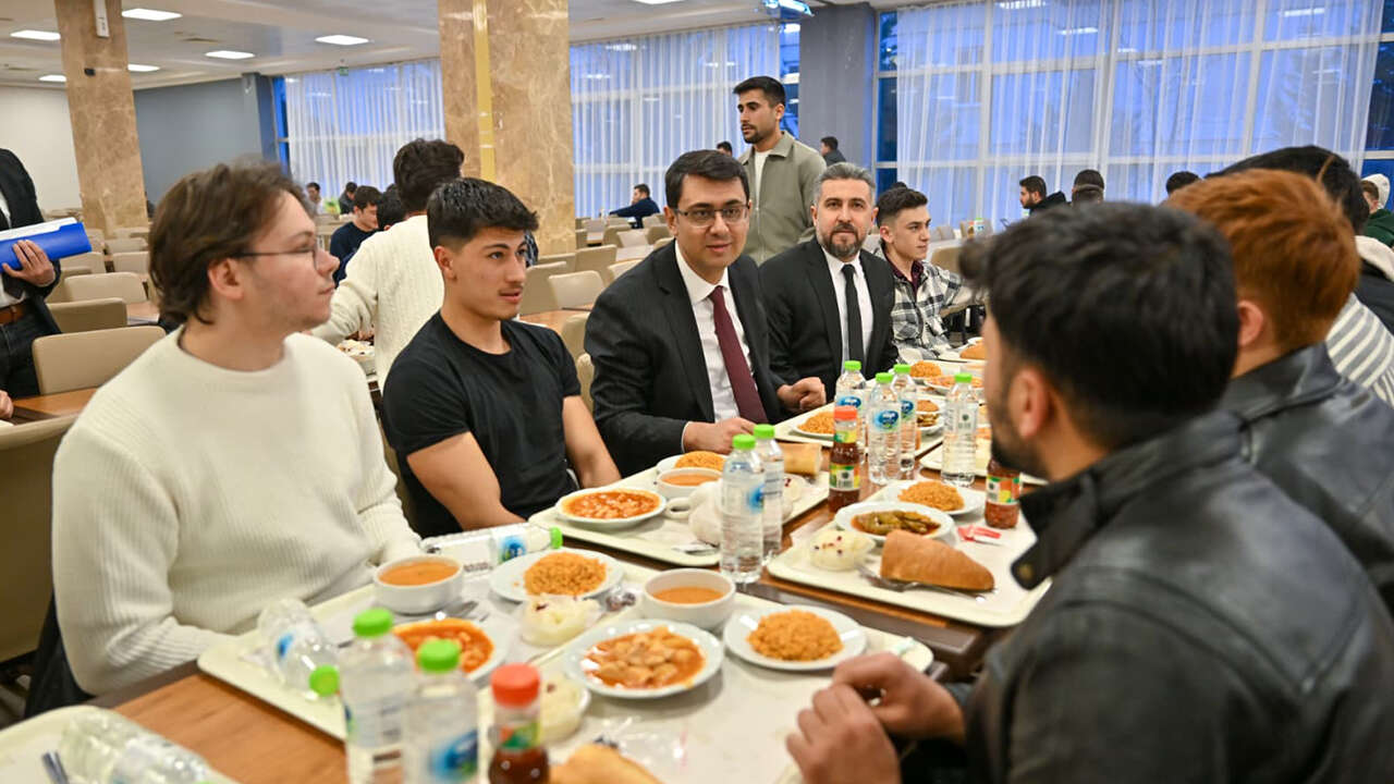vali-serdar-kartal-ogrenci-iftar2
