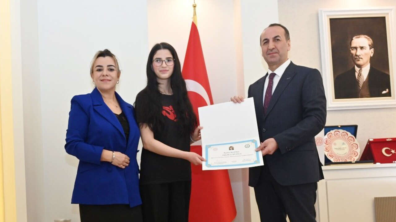genc-yazar-melek-copoglu-odul1