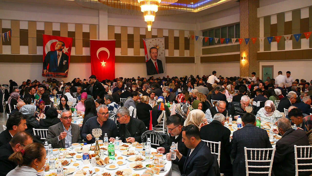 sevilay-tunver-vefa-iftari-usak1