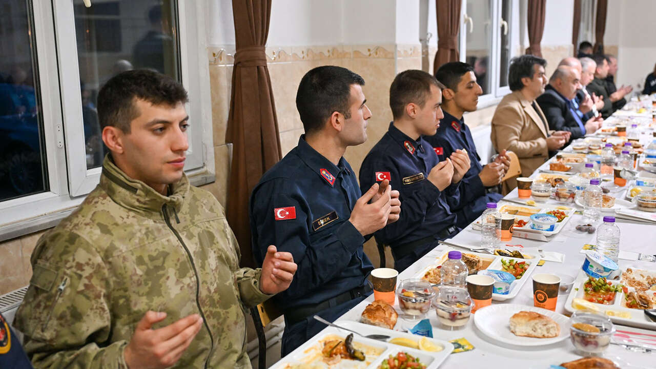 vali-kartal-jandarma-iftar2